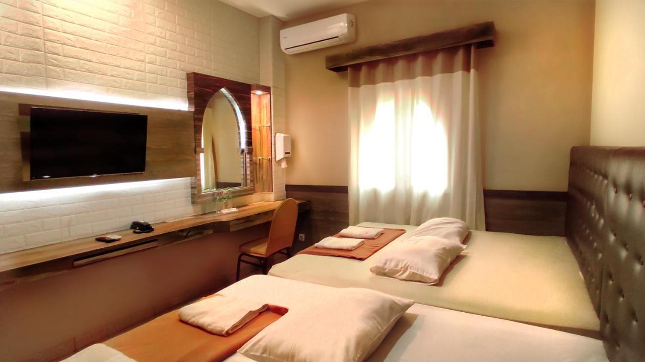 Hotel Syariah Larismanis Semarang Ngoại thất bức ảnh