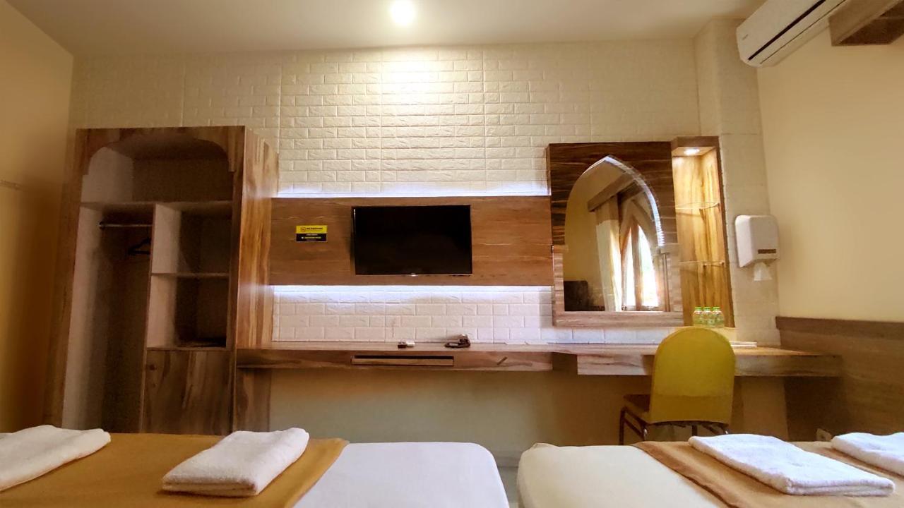 Hotel Syariah Larismanis Semarang Ngoại thất bức ảnh