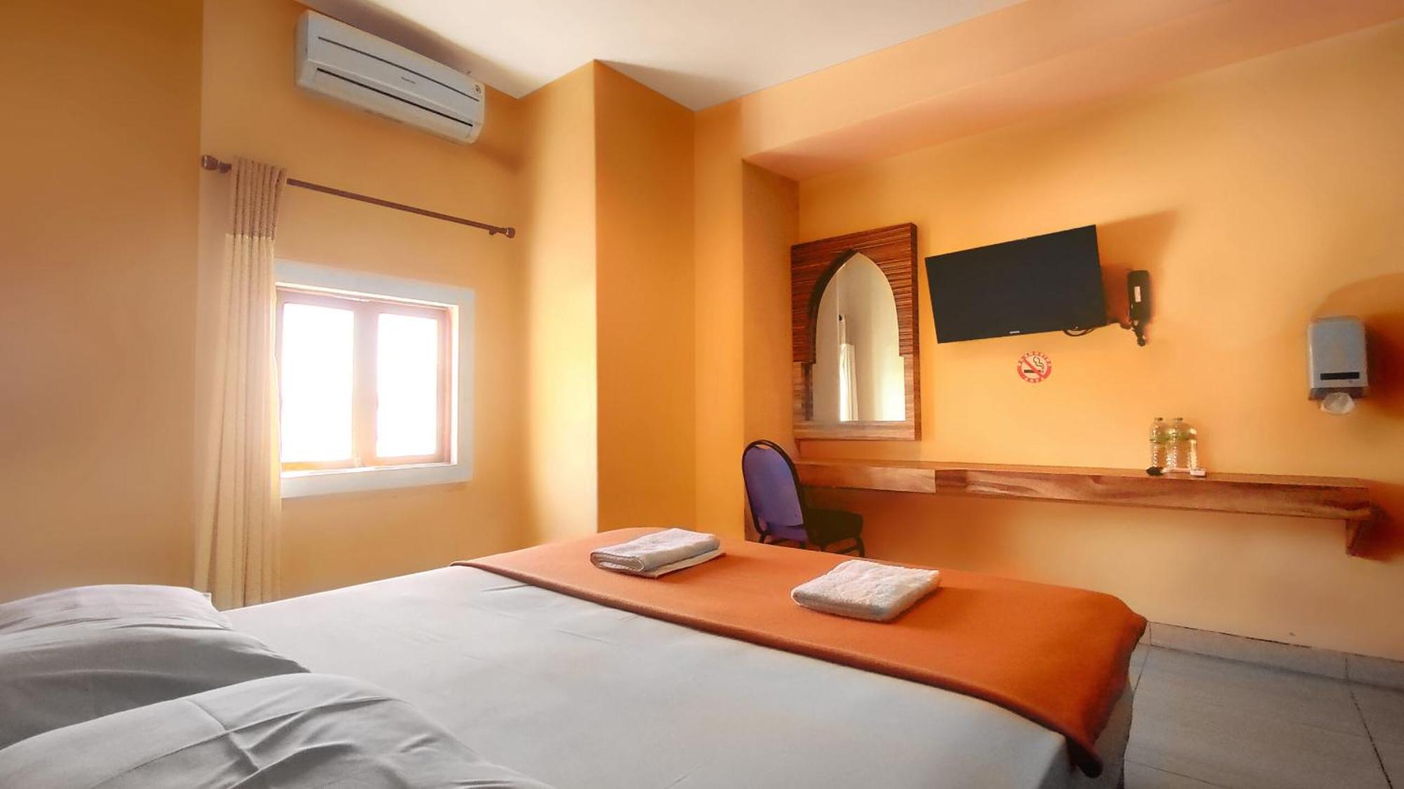 Hotel Syariah Larismanis Semarang Ngoại thất bức ảnh